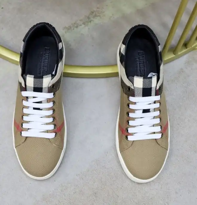 hype Burberry Sneakers