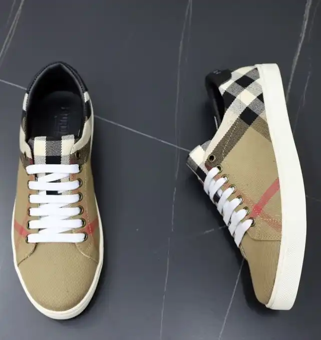 hype Burberry Sneakers