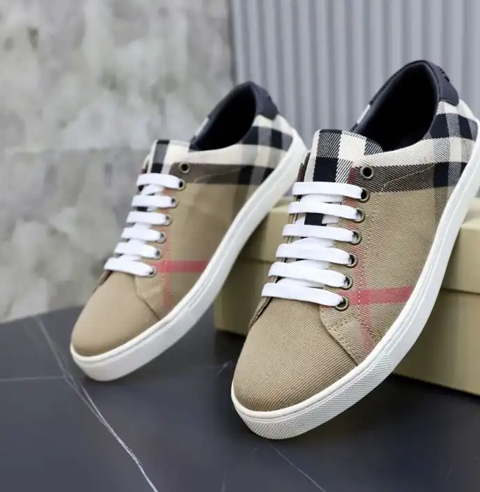 hype Burberry Sneakers