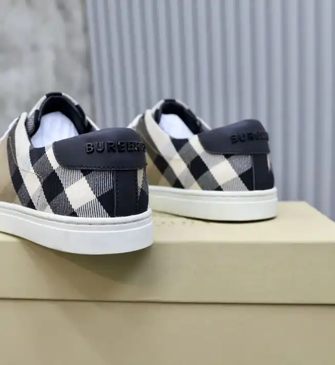 hype Burberry Sneakers