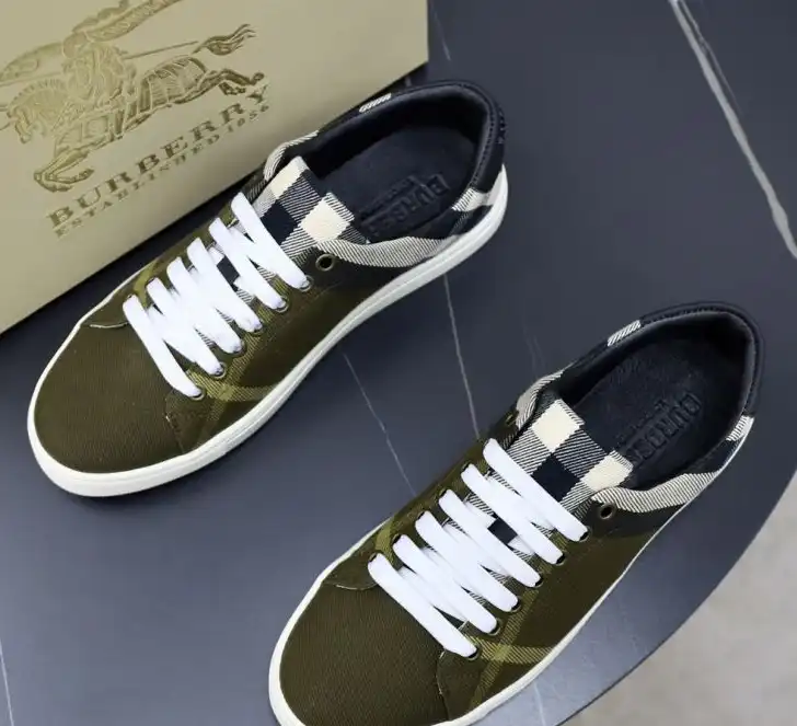 hype Burberry Sneakers