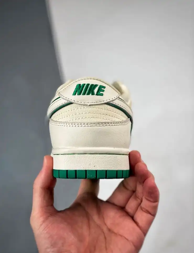 hype Nike Sneakers