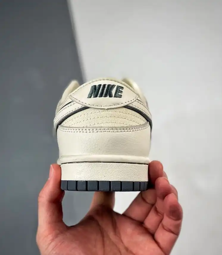 hype Nike Sneakers