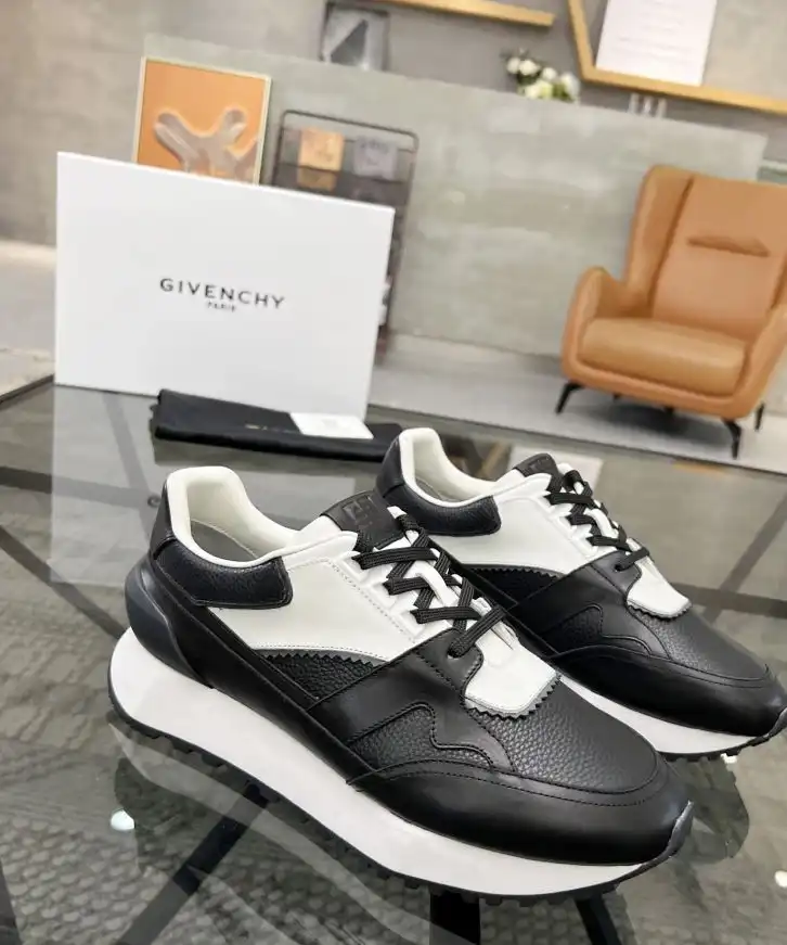 hype Givenchy Sneakers