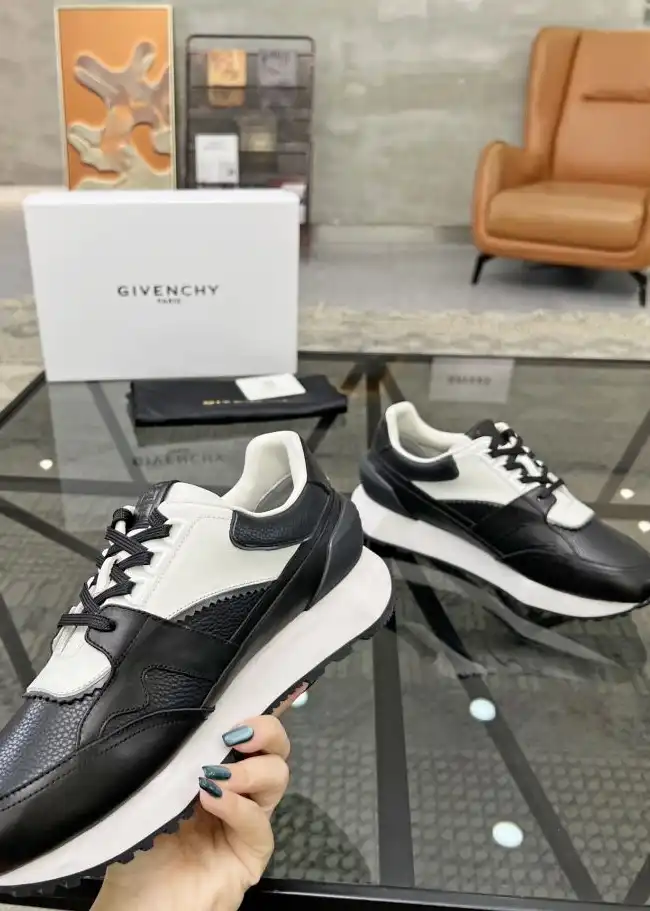 hype Givenchy Sneakers