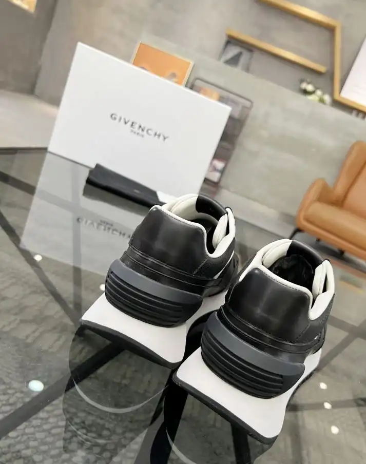 hype Givenchy Sneakers