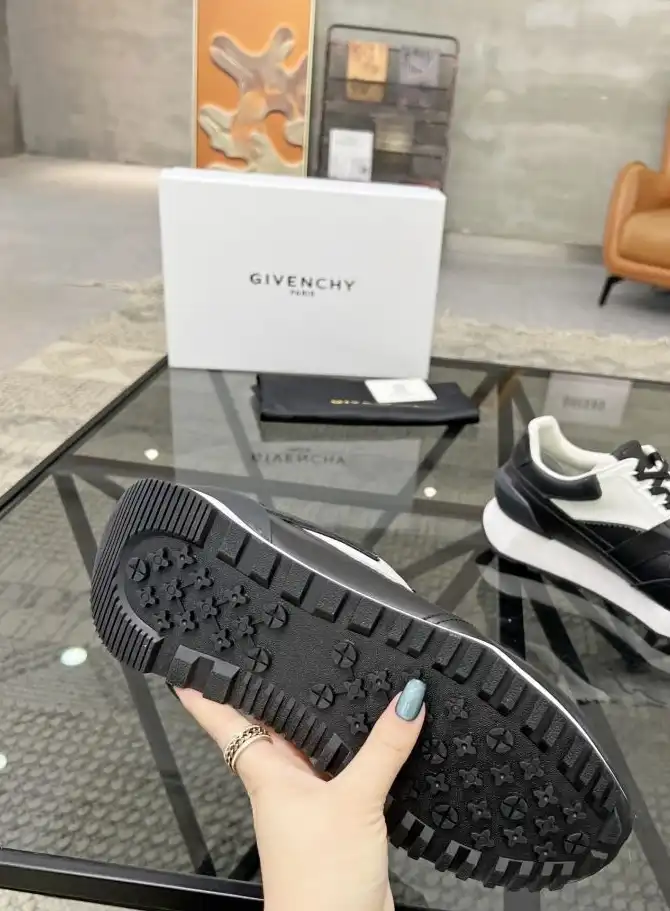 hype Givenchy Sneakers