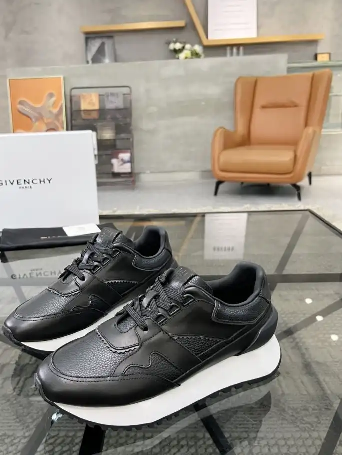 hype Givenchy Sneakers