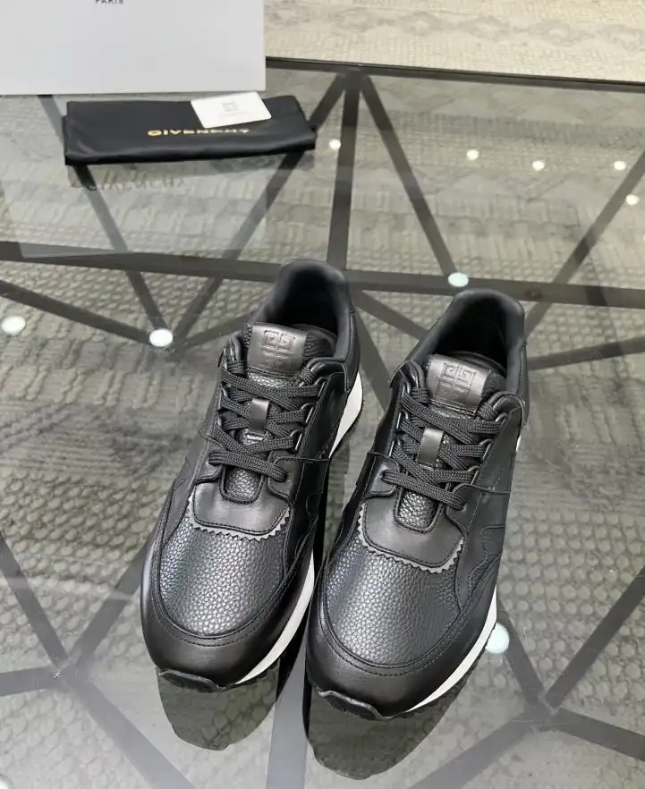 hype Givenchy Sneakers