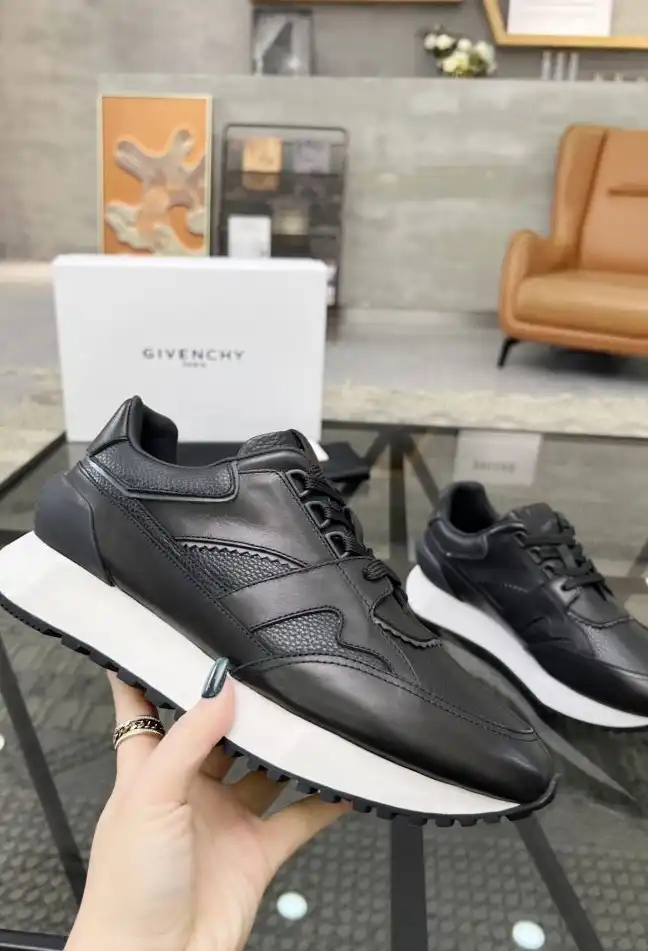 hype Givenchy Sneakers