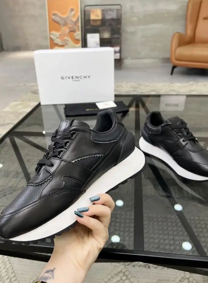 hype Givenchy Sneakers