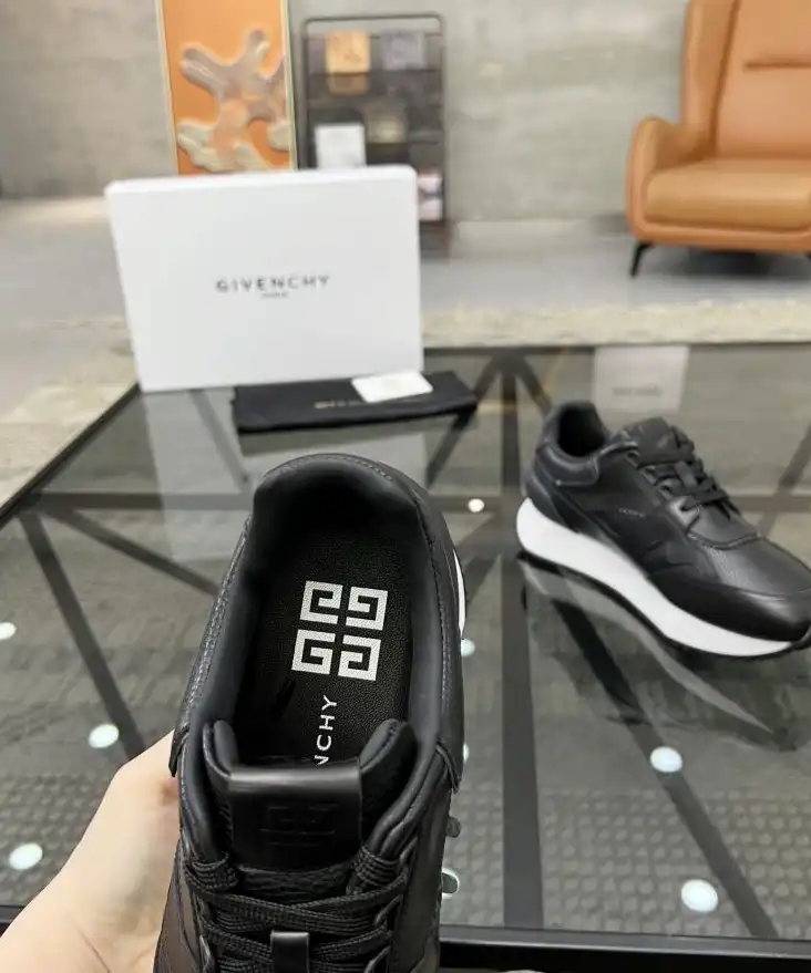 hype Givenchy Sneakers