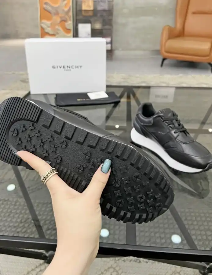 hype Givenchy Sneakers