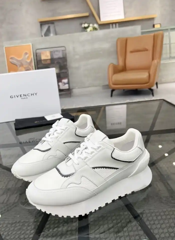 hype Givenchy Sneakers