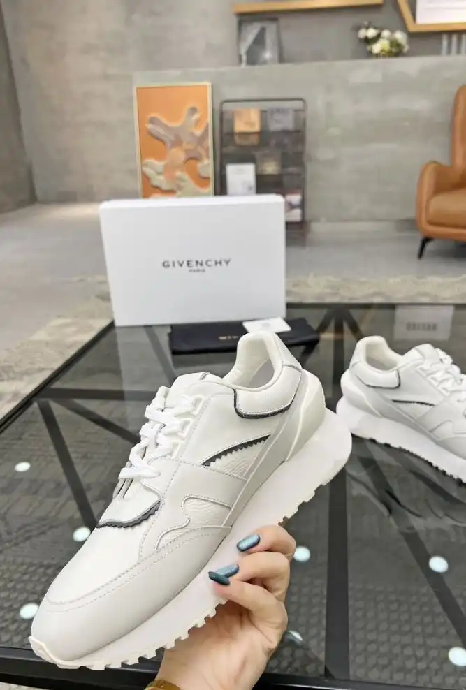 hype Givenchy Sneakers