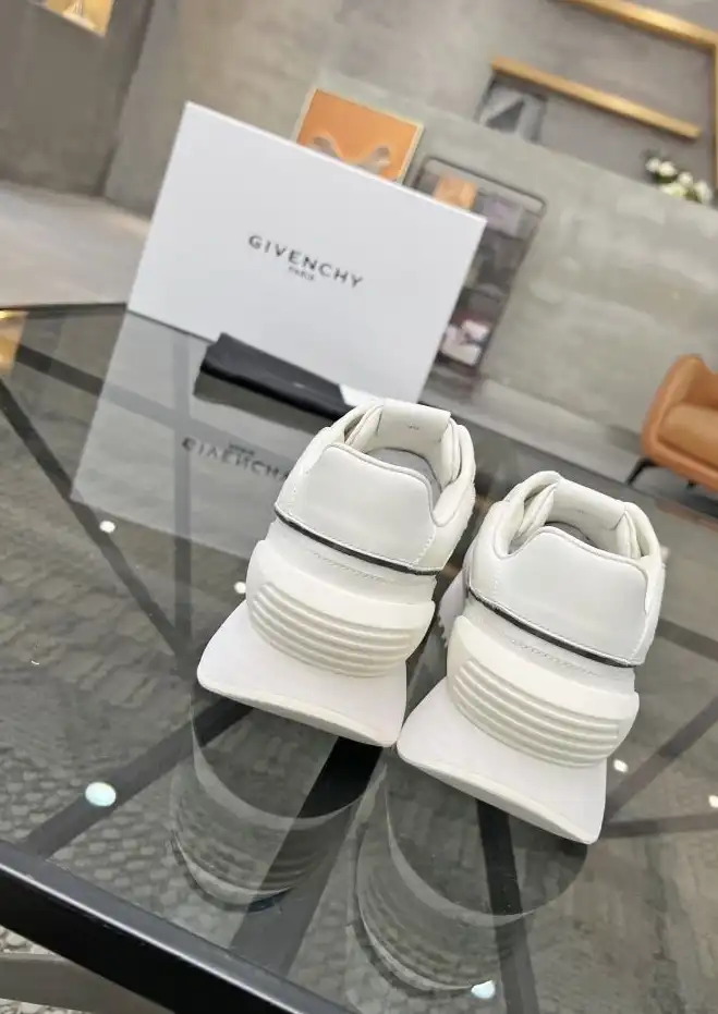 hype Givenchy Sneakers