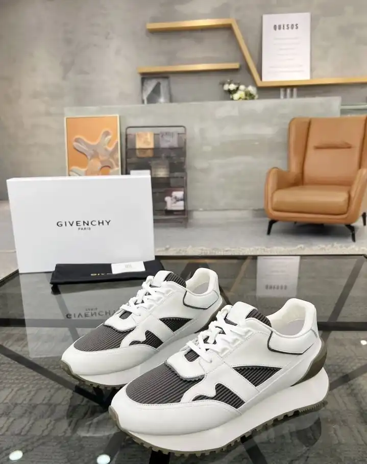 hype Givenchy Sneakers