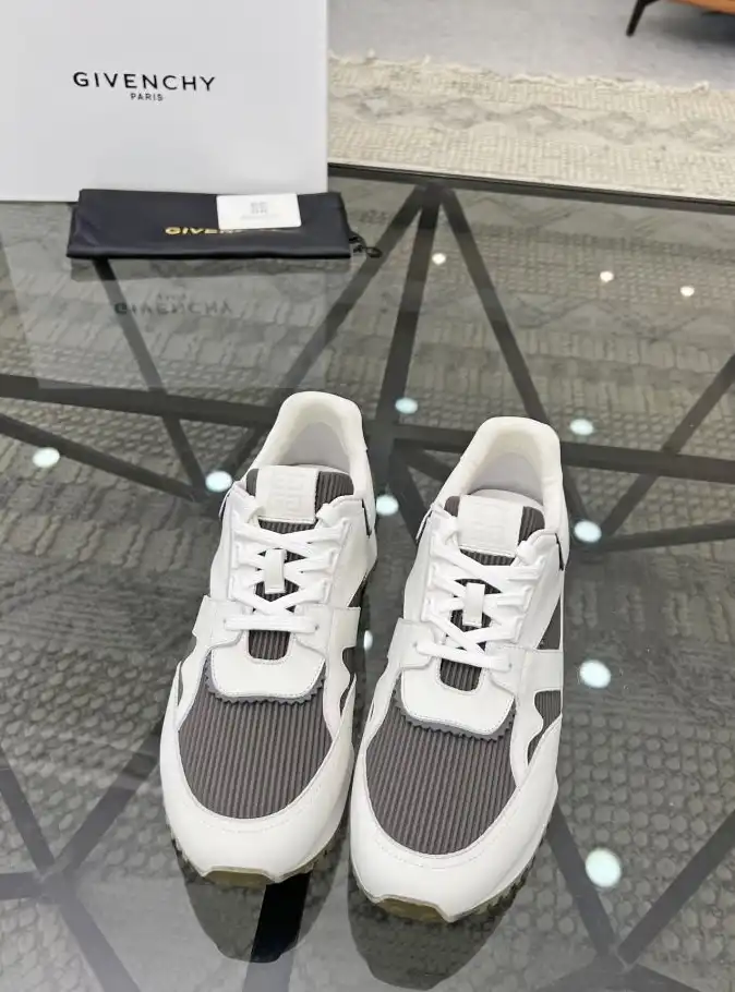 hype Givenchy Sneakers