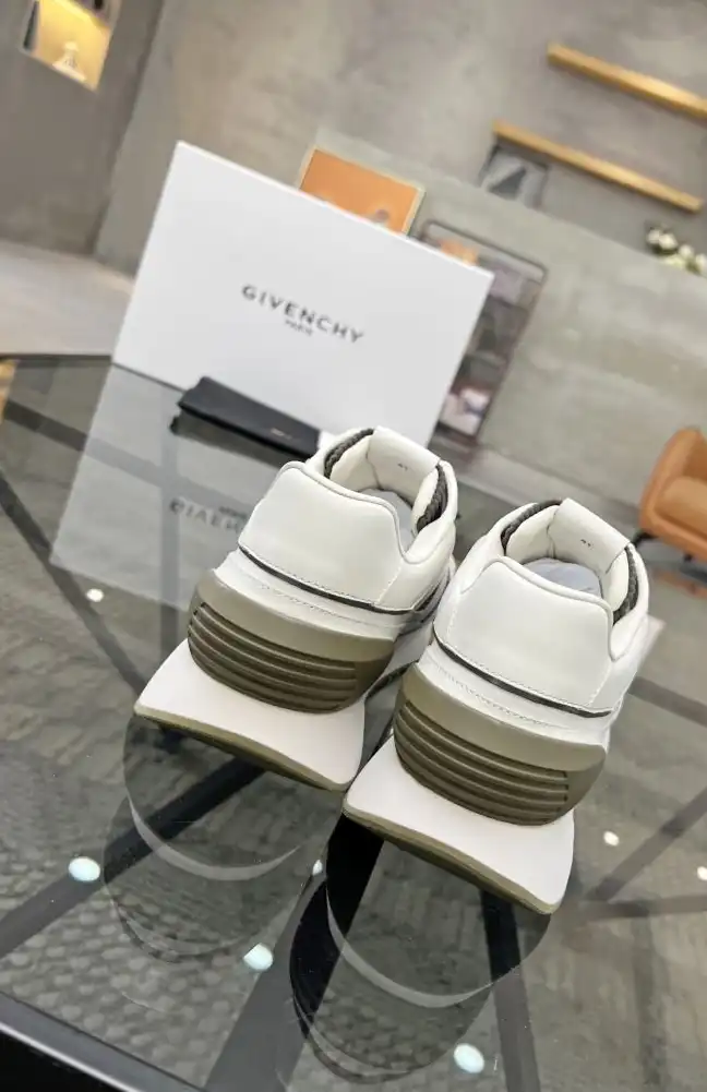 hype Givenchy Sneakers