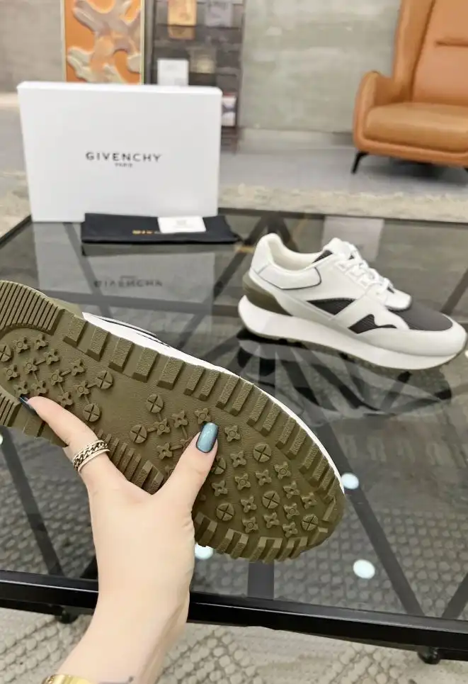 hype Givenchy Sneakers