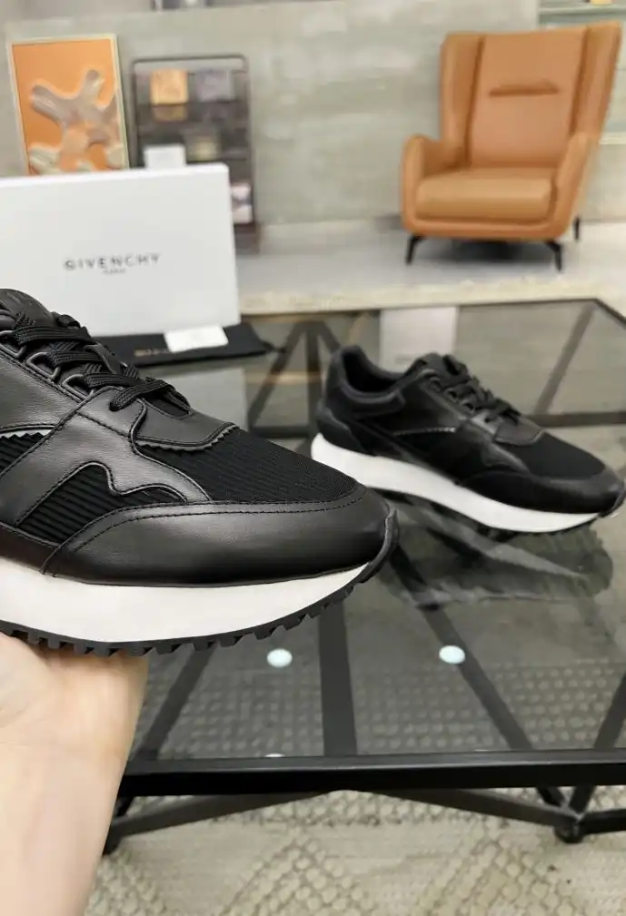 hype Givenchy Sneakers