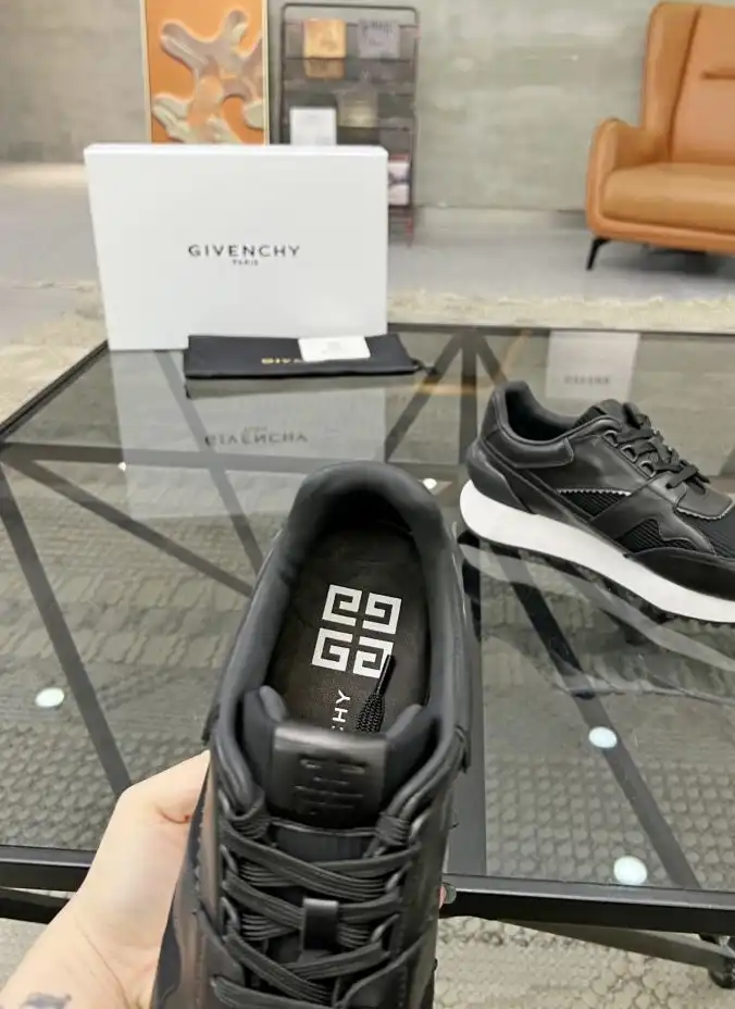 hype Givenchy Sneakers