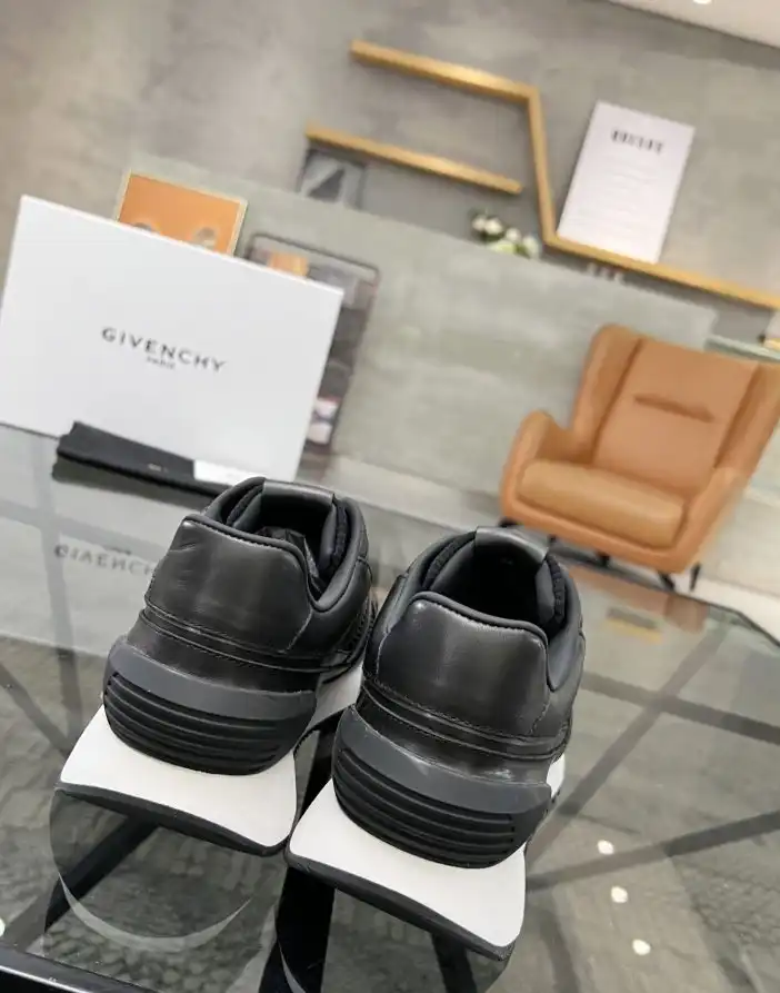 hype Givenchy Sneakers