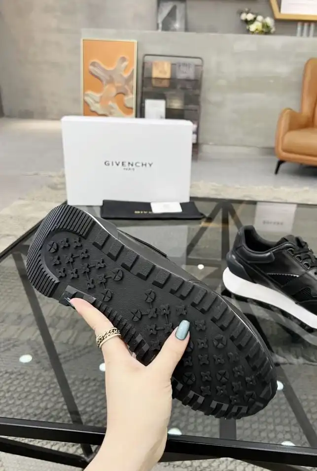 hype Givenchy Sneakers