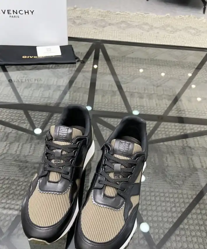 hype Givenchy Sneakers