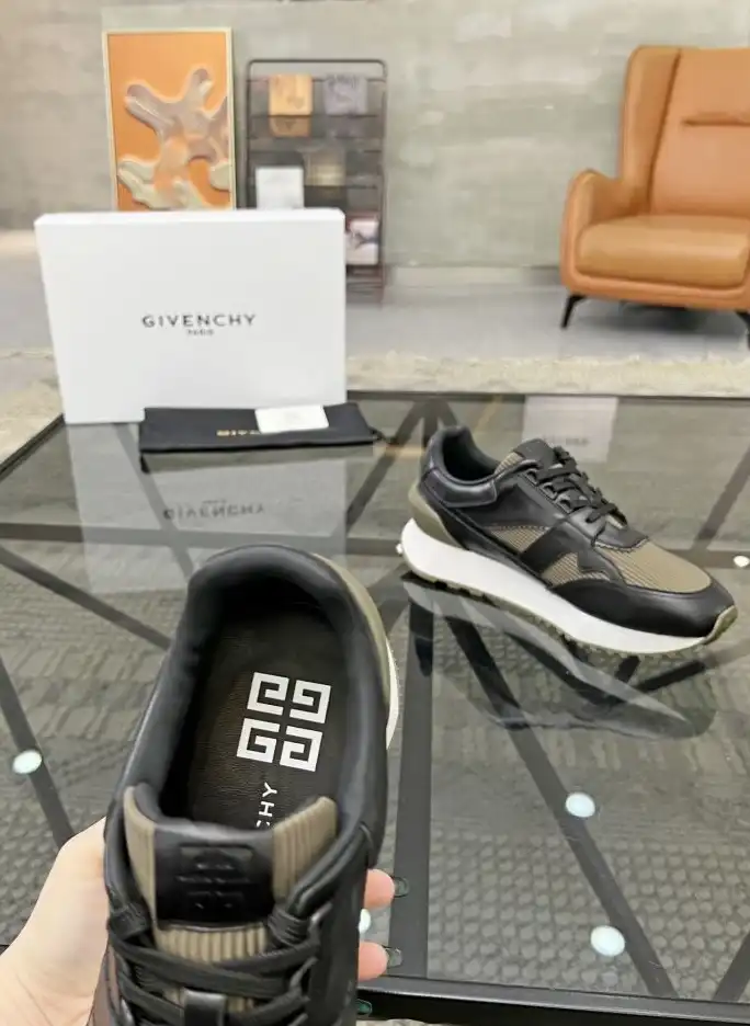 hype Givenchy Sneakers