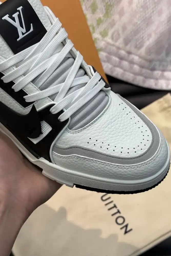 hype Louis Vuitton Sneakers