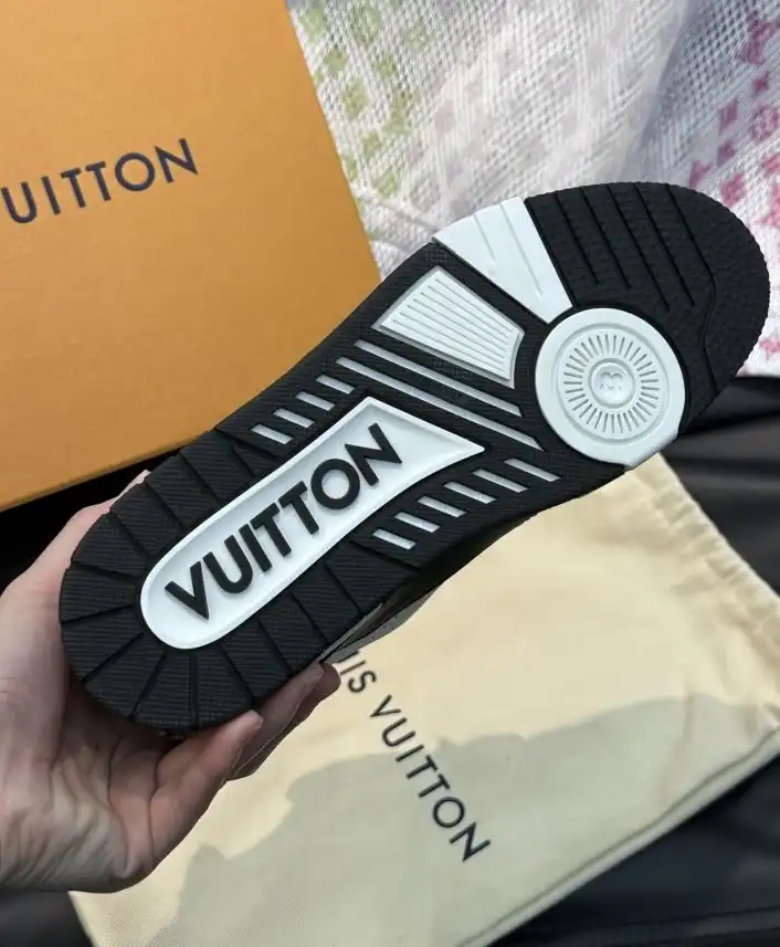 hype Louis Vuitton Sneakers