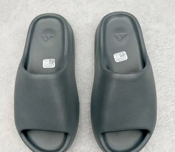 hype Adidas slippers