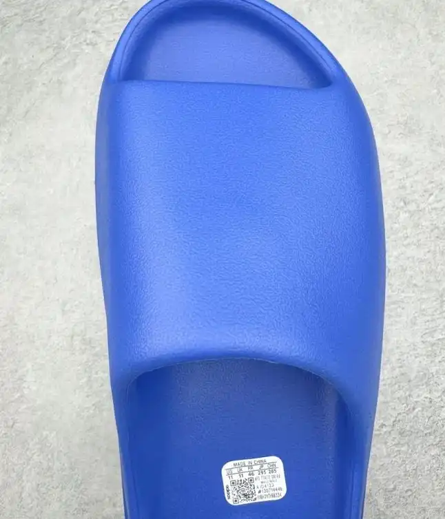 hype Adidas slippers