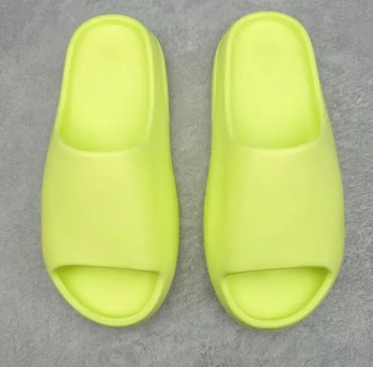 hype Adidas slippers