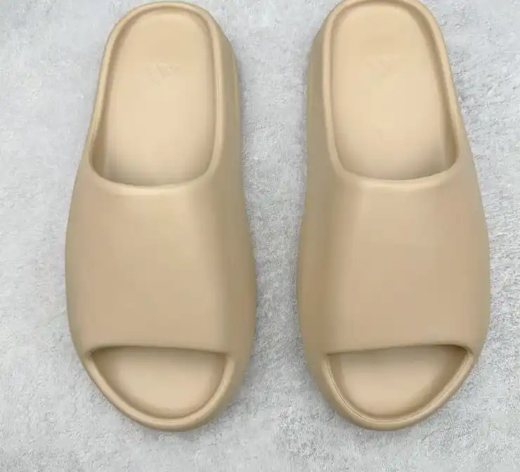 hype Adidas slippers