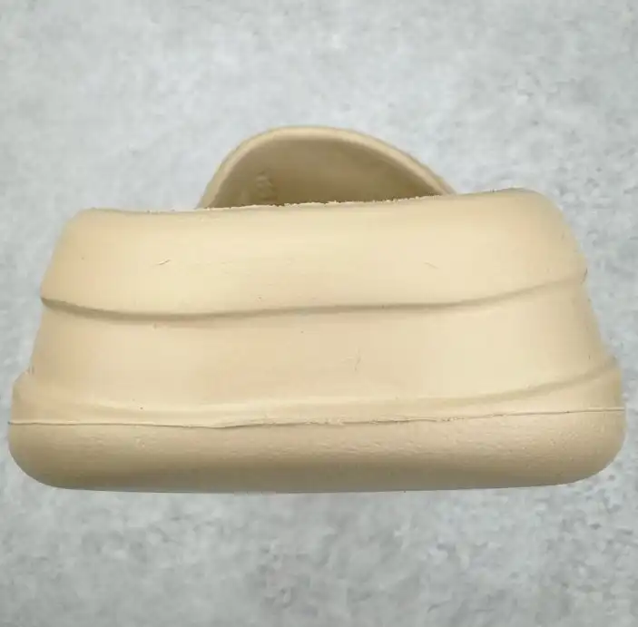 hype Adidas slippers