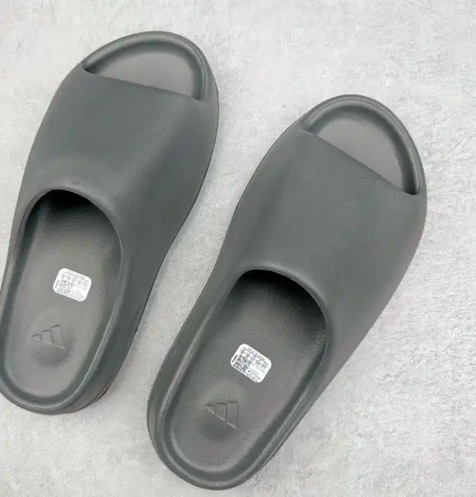 hype Adidas slippers