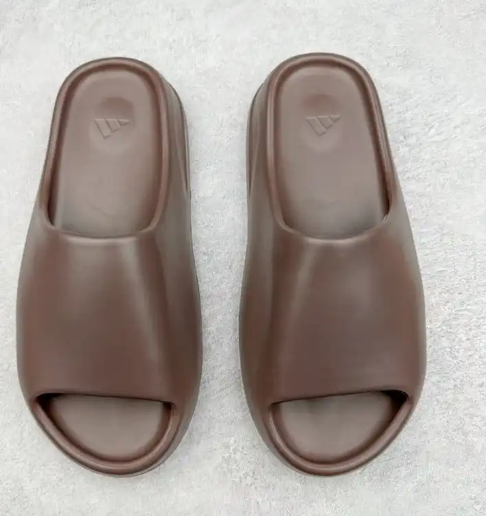 hype Adidas slippers