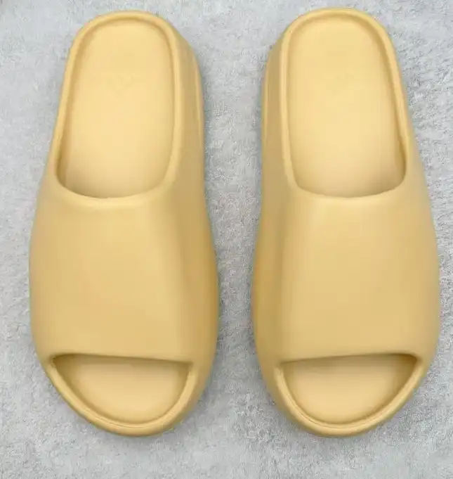 hype Adidas slippers