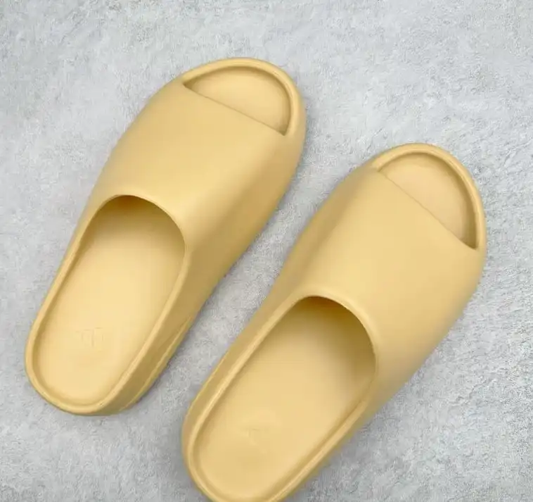 hype Adidas slippers