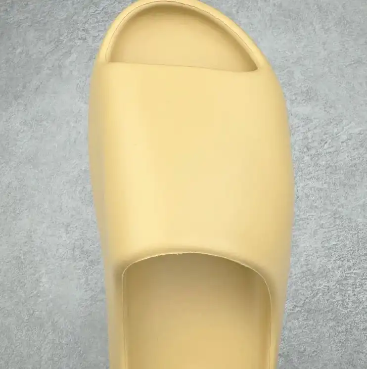 hype Adidas slippers