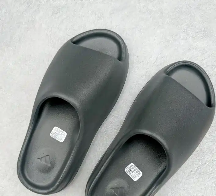 hype Adidas slippers