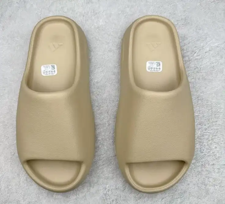 hype Adidas slippers