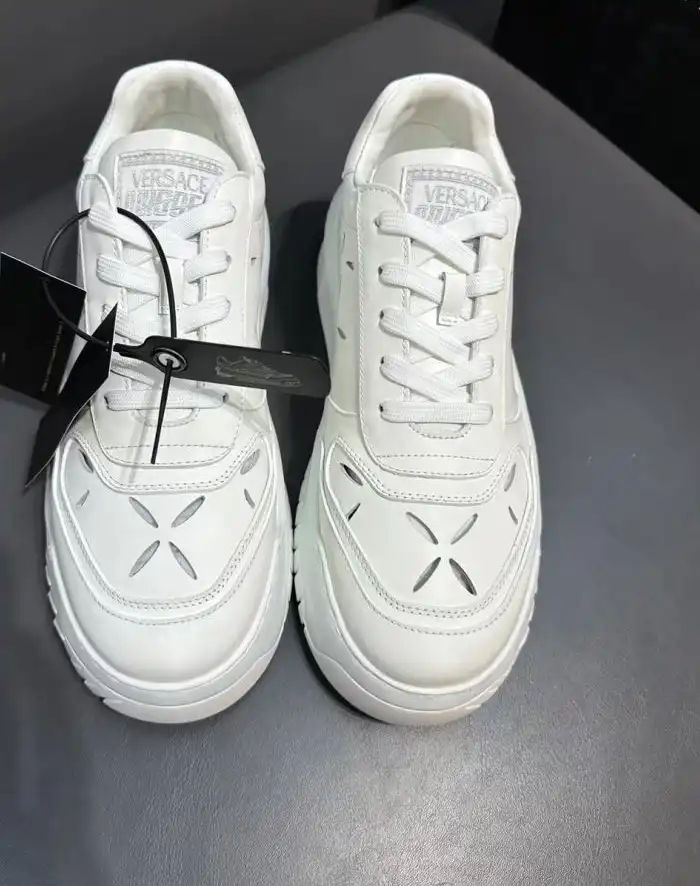 hype Givenchy Sneakers