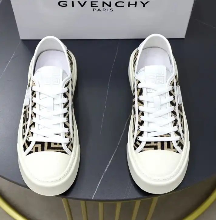 hype Givenchy Sneakers