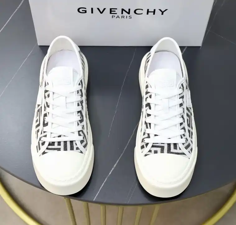 hype Givenchy Sneakers