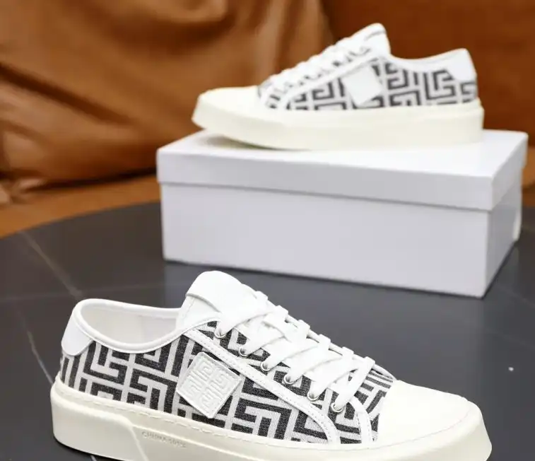 hype Givenchy Sneakers