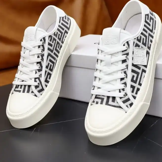 hype Givenchy Sneakers