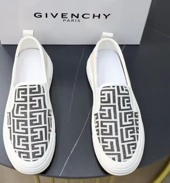 hype Givenchy Sneakers